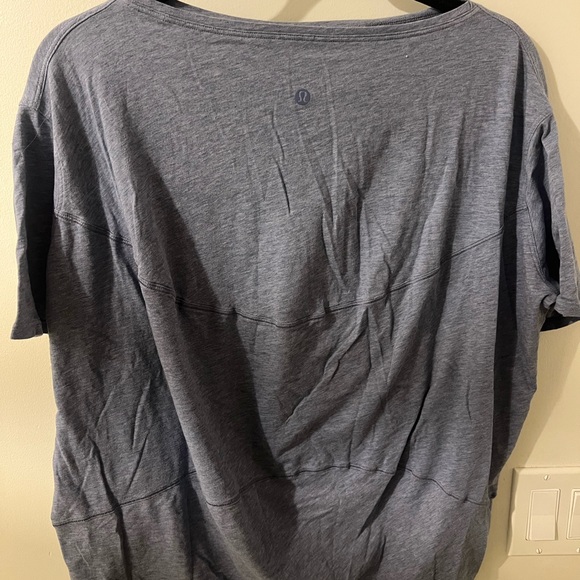 Short sleeve lululemon back in action tee - Picture 3 of 3
